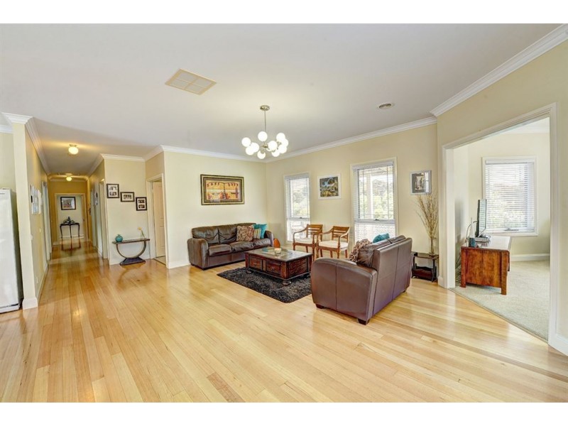 14 Jacksons Road, Warrenheip VIC 3352