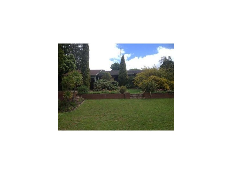 10 Grandison Avenue, Mount Clear VIC 3350