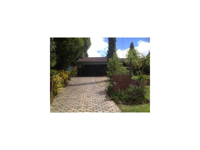 10 Grandison Avenue, Mount Clear VIC 3350