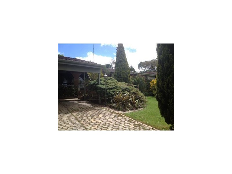 10 Grandison Avenue, Mount Clear VIC 3350