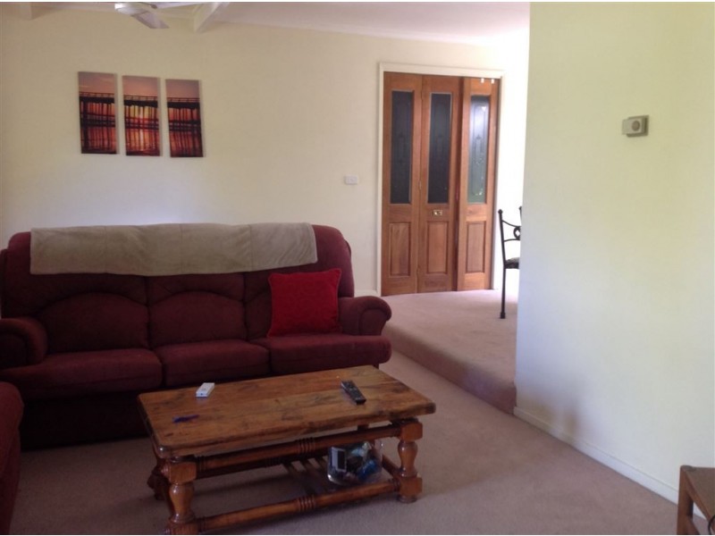 10 Grandison Avenue, Mount Clear VIC 3350