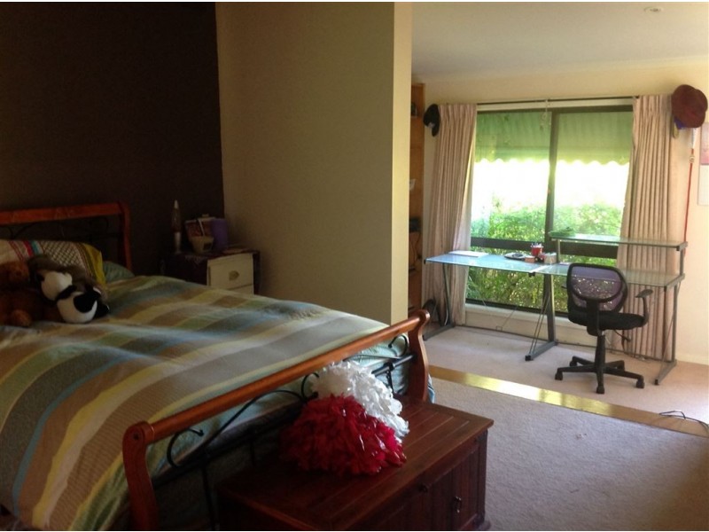 10 Grandison Avenue, Mount Clear VIC 3350