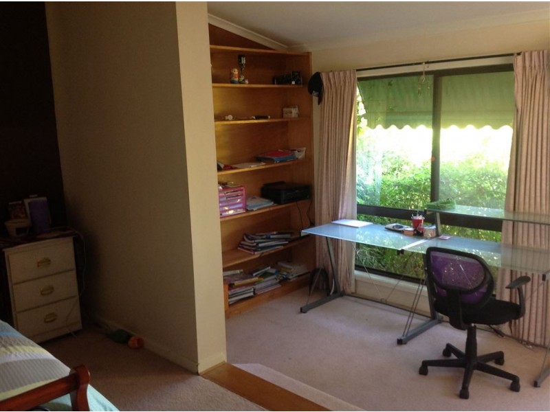 10 Grandison Avenue, Mount Clear VIC 3350