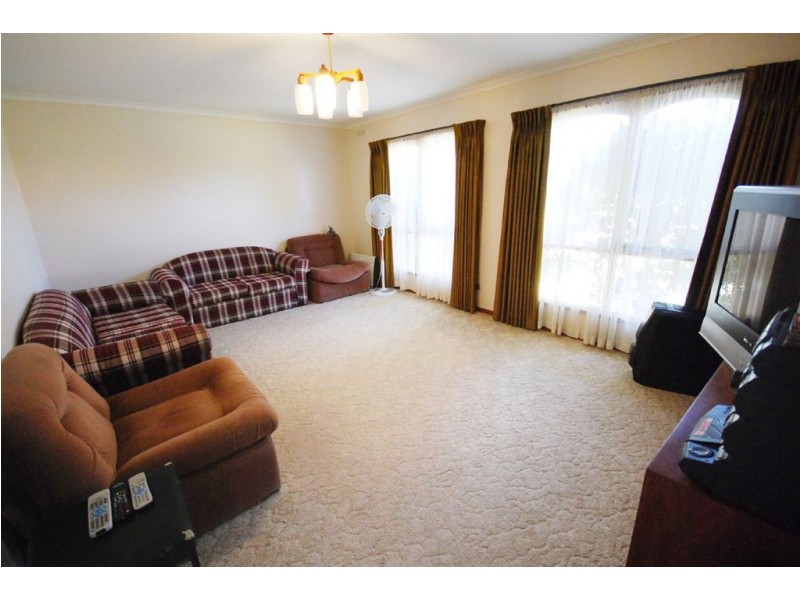 2 Yvonne Street, Wendouree VIC 3355