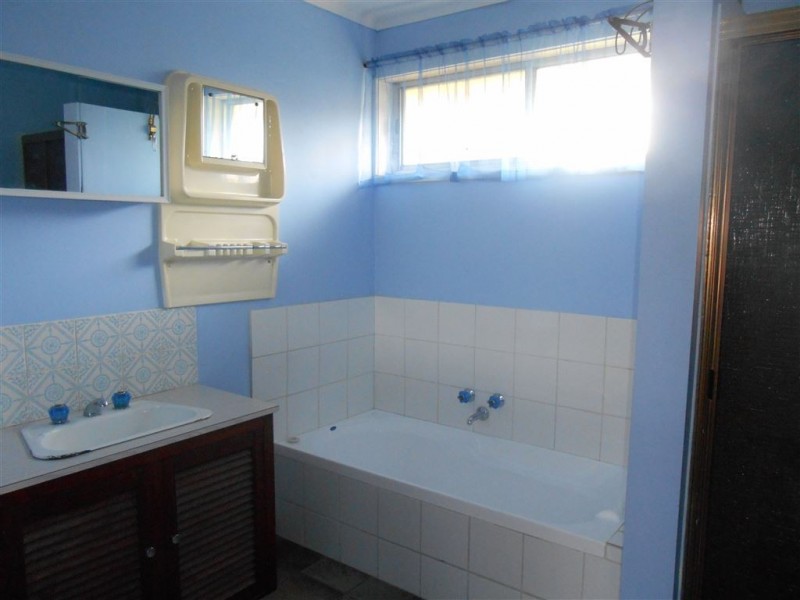 6 Yew Street, Wendouree VIC 3355