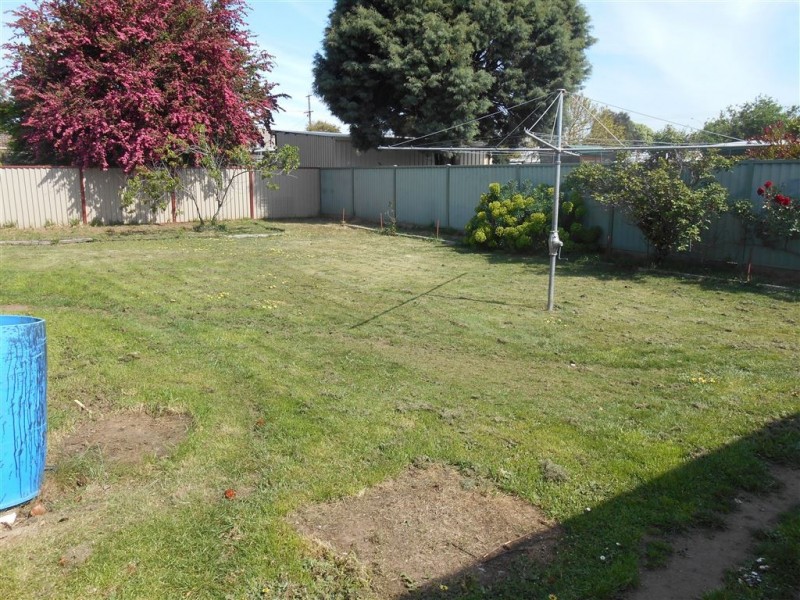 6 Yew Street, Wendouree VIC 3355