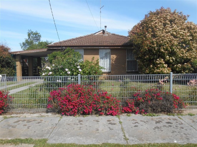 6 Yew Street, Wendouree VIC 3355