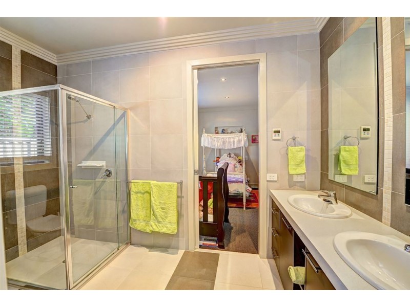 9 Rockingham Place, Alfredton VIC 3350