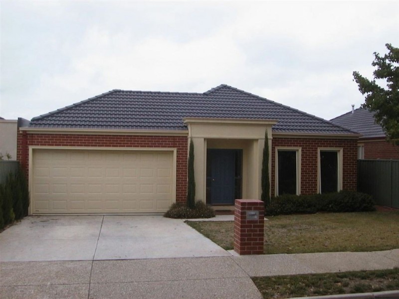 6 Garden Court, Lake Gardens VIC 3355