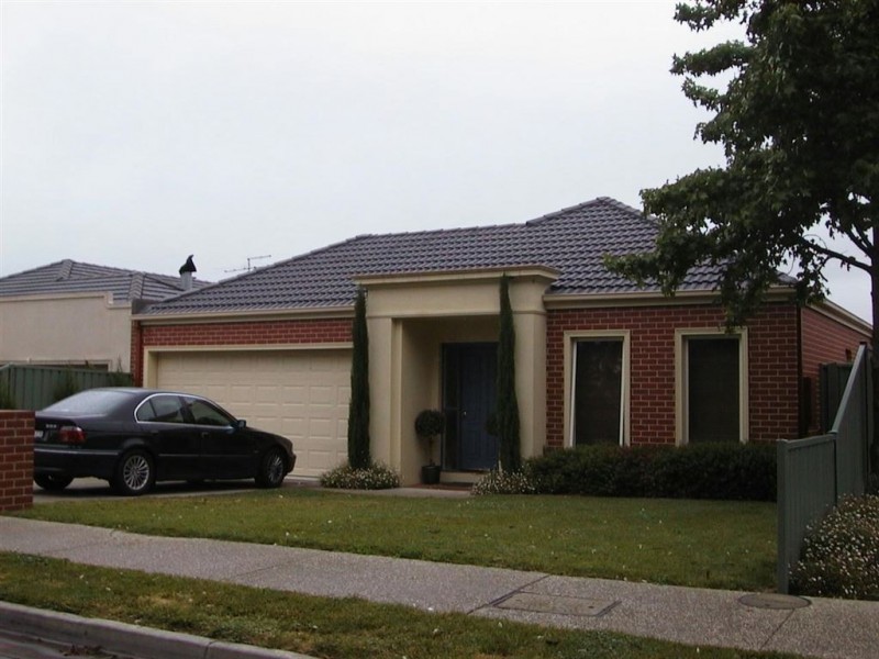 6 Garden Court, Lake Gardens VIC 3355