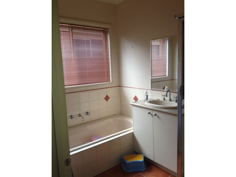 6 Garden Court, Lake Gardens VIC 3355