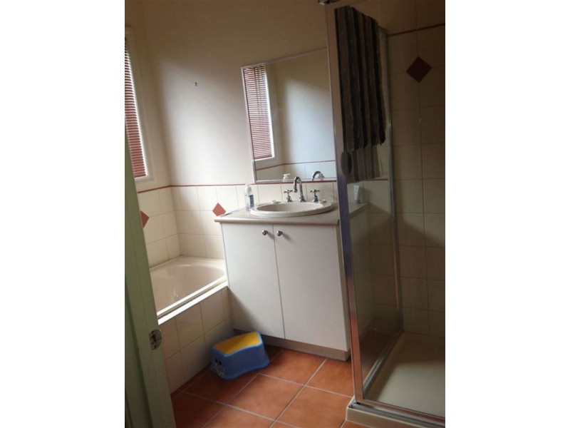 6 Garden Court, Lake Gardens VIC 3355