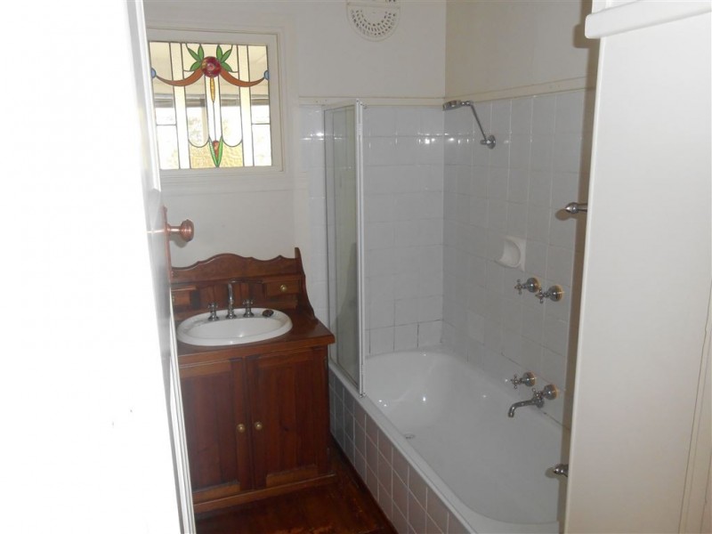 4 Nightingale Street, Newington VIC 3350