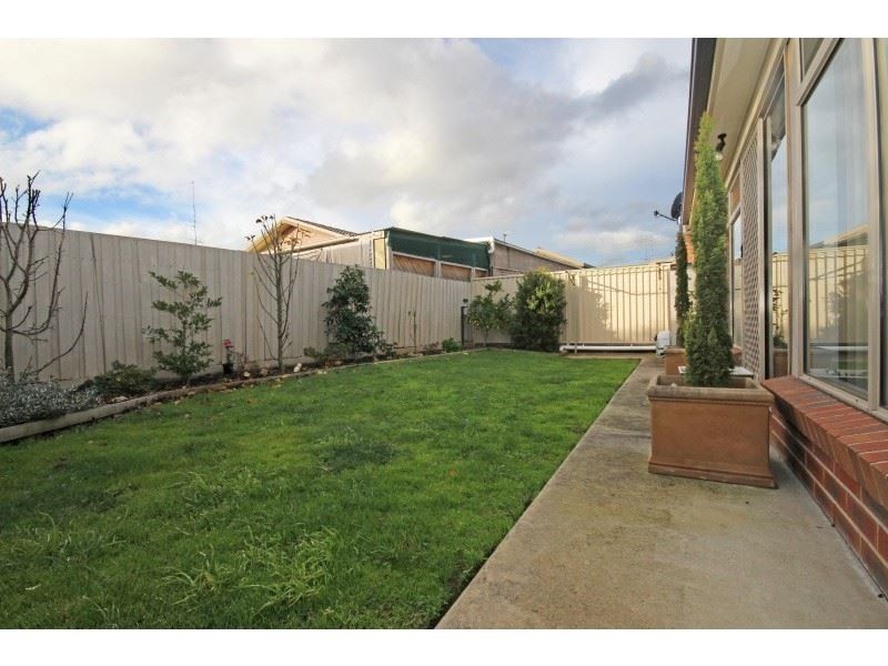 4/2a Kelvin Avenue, Sebastopol VIC 3356