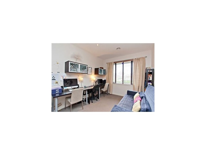 32 Faversham Avenue, Lake Gardens VIC 3355