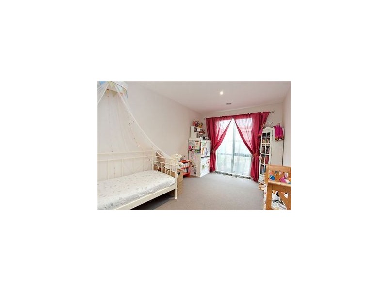 32 Faversham Avenue, Lake Gardens VIC 3355