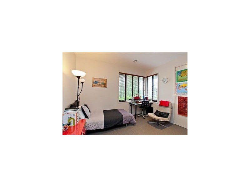 32 Faversham Avenue, Lake Gardens VIC 3355