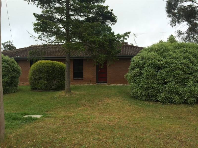 4 Regency Drive, Mount Clear VIC 3350