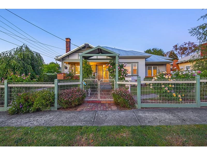 10 Nightingale Street, Newington VIC 3350