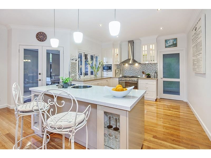 10 Nightingale Street, Newington VIC 3350