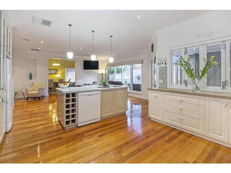 10 Nightingale Street, Newington VIC 3350