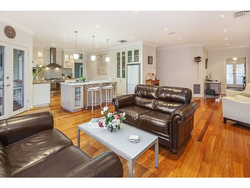 10 Nightingale Street, Newington VIC 3350