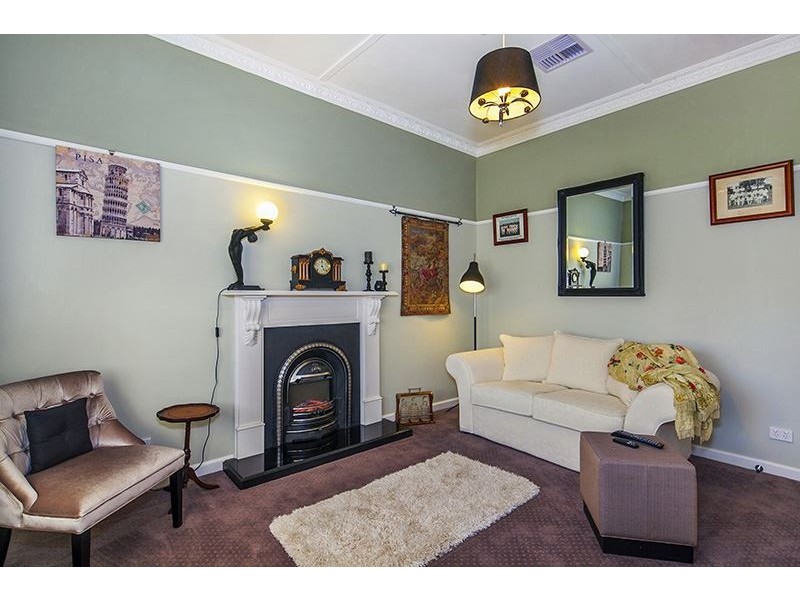 10 Nightingale Street, Newington VIC 3350