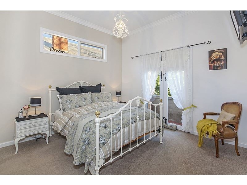 10 Nightingale Street, Newington VIC 3350