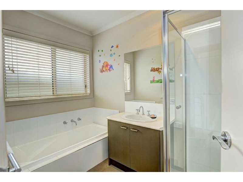 5 Calloway Close, Miners Rest VIC 3352