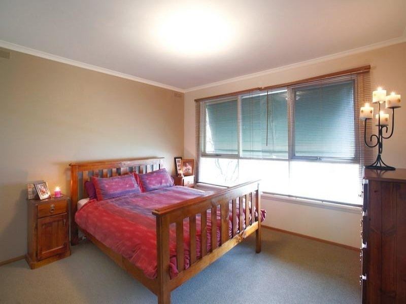 18 Manneville Street, Wendouree VIC 3355