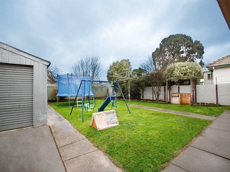 18 Manneville Street, Wendouree VIC 3355