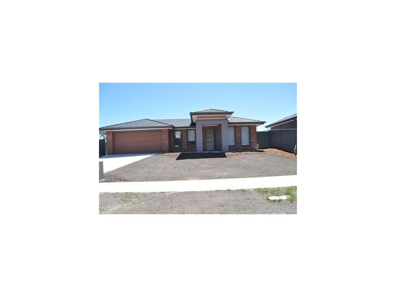 2 Greenhaven Court, Mount Clear VIC 3350