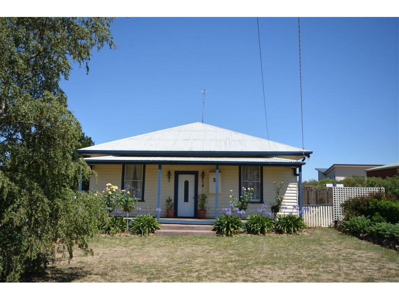 5 Myles Road, Newlyn VIC 3364