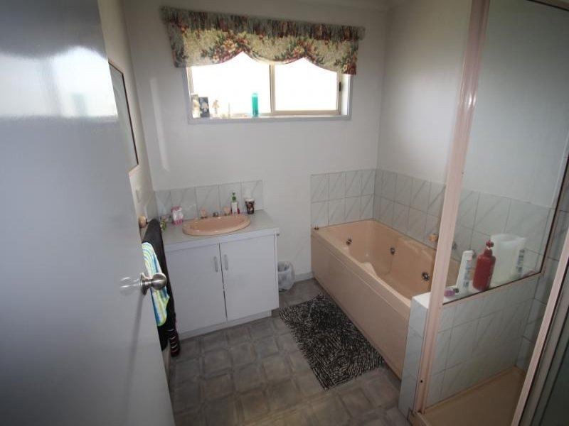 13 Milverton Lane, Canadian VIC 3350