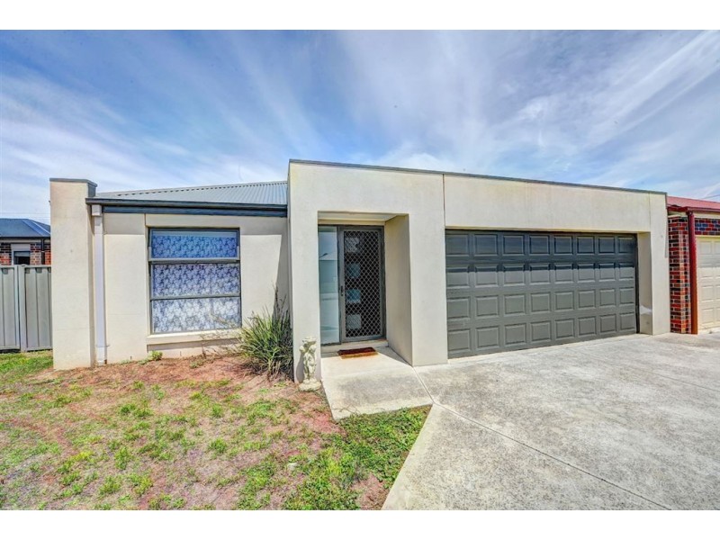 99 McNulty Drive, Wendouree VIC 3355