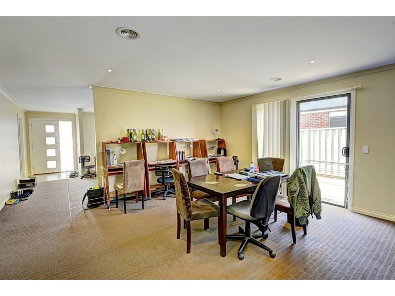 99 McNulty Drive, Wendouree VIC 3355