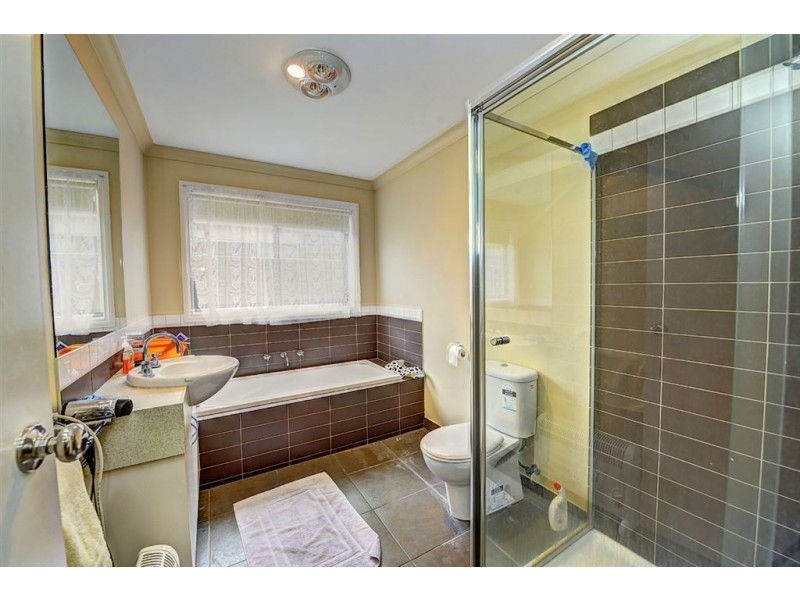 99 McNulty Drive, Wendouree VIC 3355