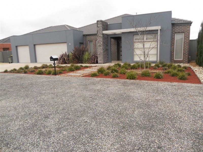 5 Dorset Drive, Alfredton VIC 3350