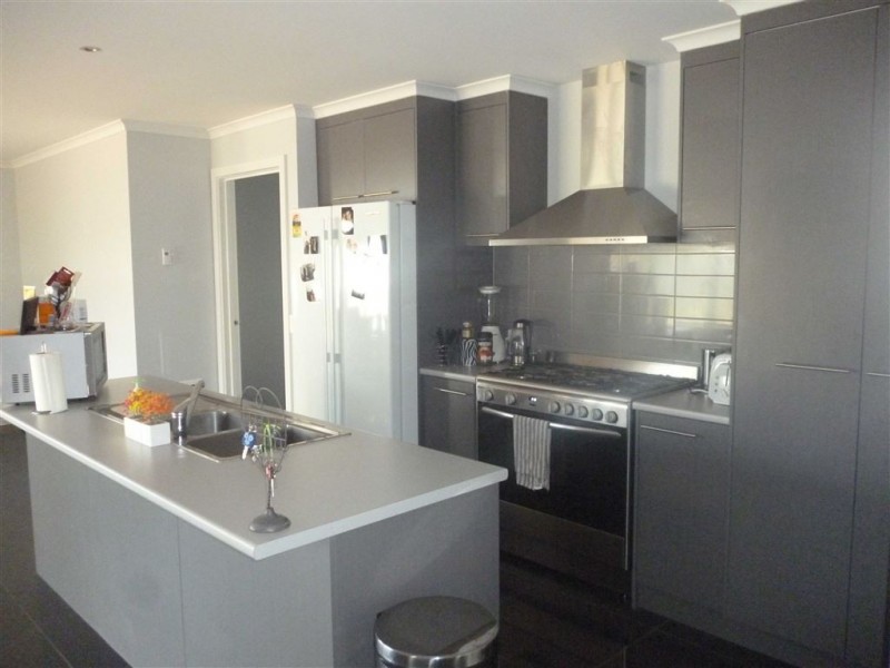 9 Cartledge Avenue, Mount Clear VIC 3350