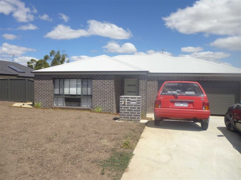 9 Cartledge Avenue, Mount Clear VIC 3350