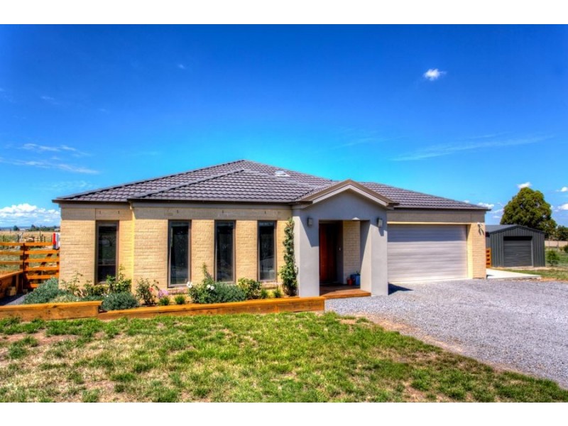 23 Diamond Drive, Cardigan Village VIC 3352