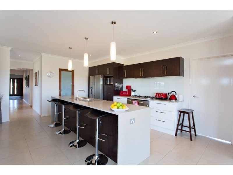 23 Diamond Drive, Cardigan Village VIC 3352