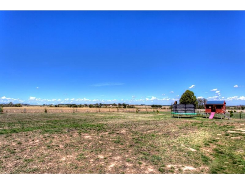 23 Diamond Drive, Cardigan Village VIC 3352