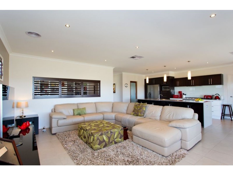 23 Diamond Drive, Cardigan Village VIC 3352