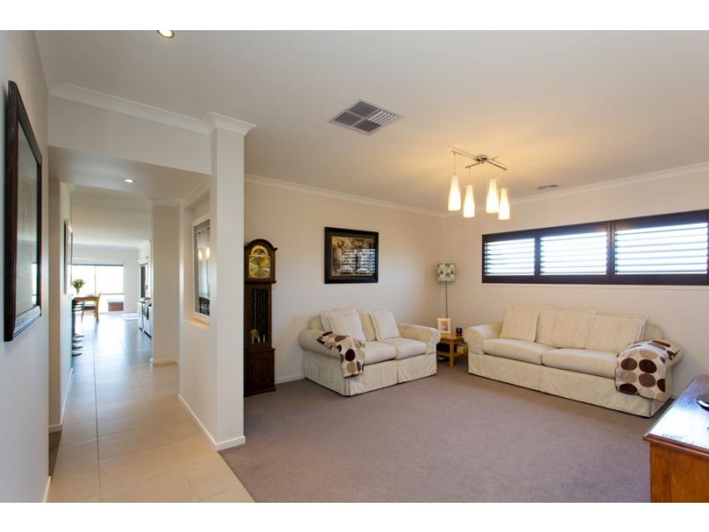 23 Diamond Drive, Cardigan Village VIC 3352