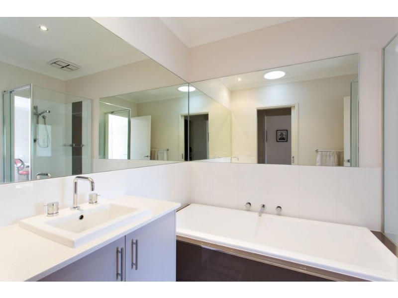 23 Diamond Drive, Cardigan Village VIC 3352