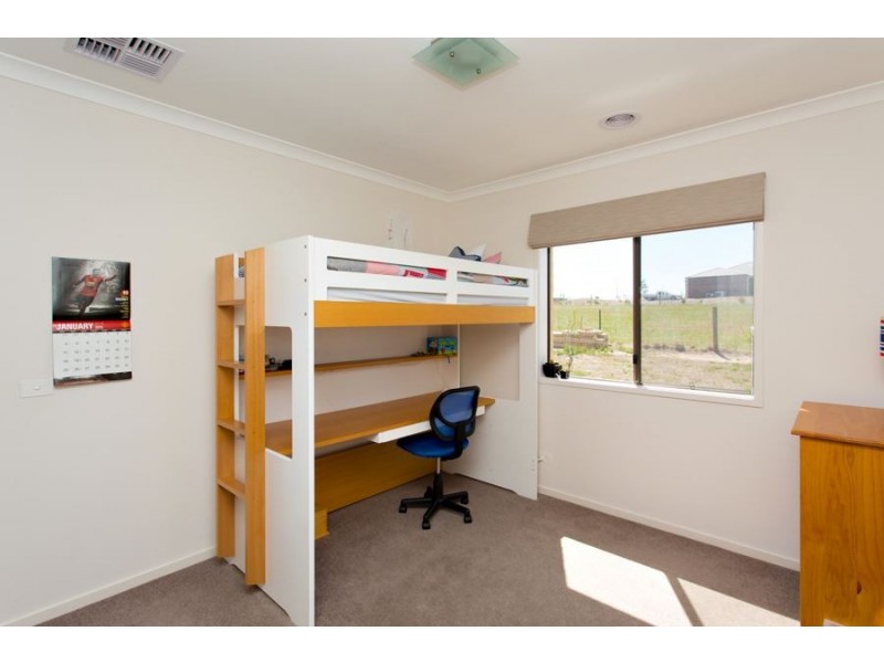 23 Diamond Drive, Cardigan Village VIC 3352