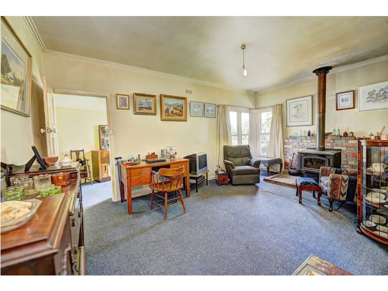 30 Sussex Street, Linton VIC 3360