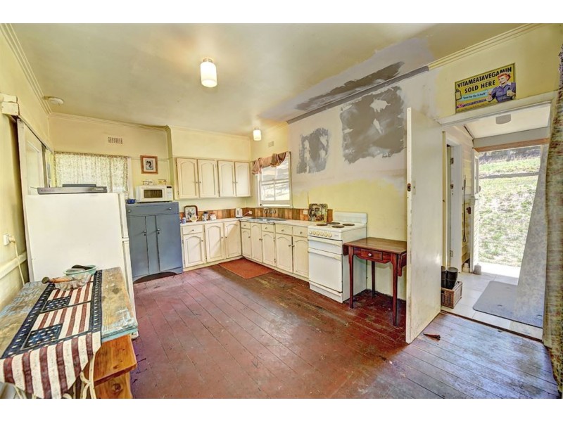 30 Sussex Street, Linton VIC 3360