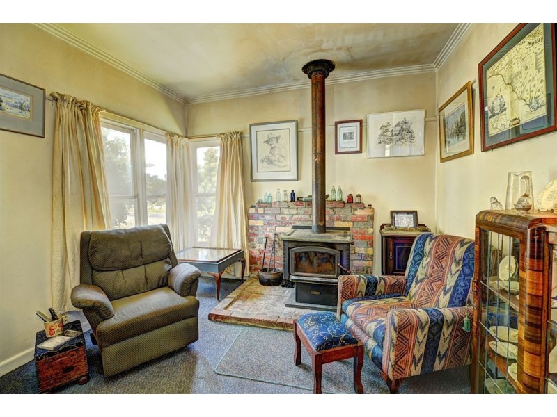 30 Sussex Street, Linton VIC 3360